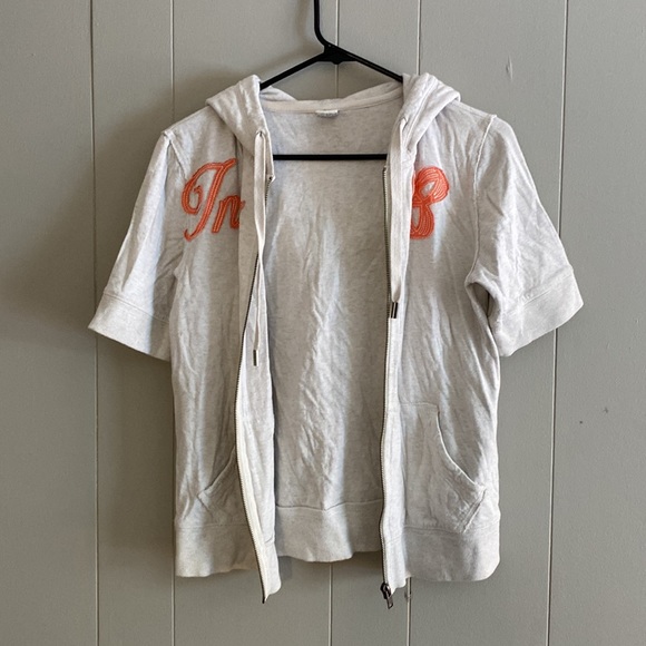 Aritzia TNA short sleeve zippered sweater with hood and pockets size L - Picture 3 of 9